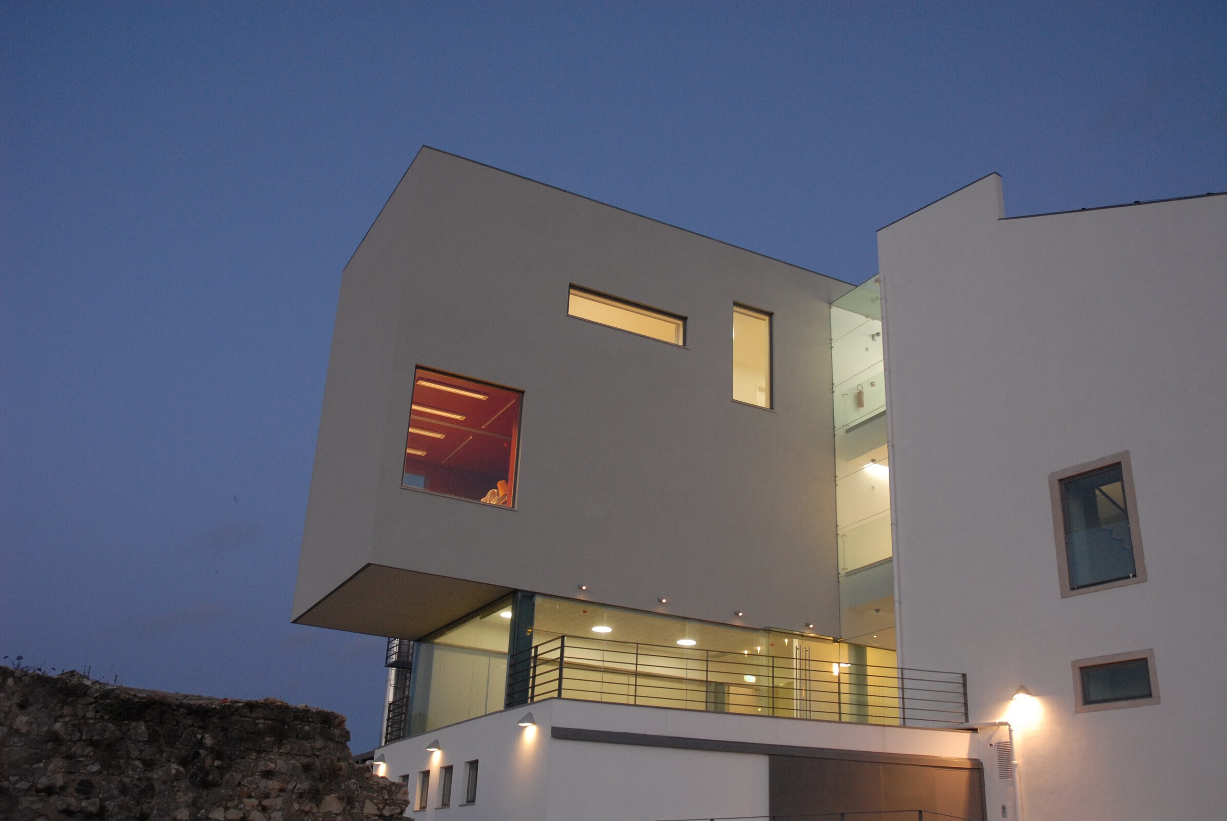 m|i|mo celebra 28.º aniversário com programa cultural