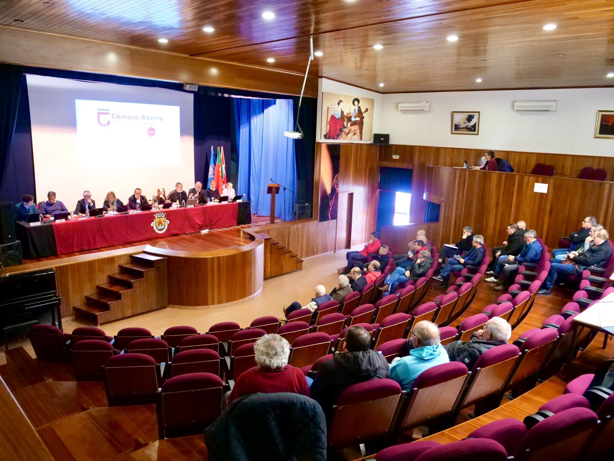 Câmara Municipal de Leiria dá parecer desfavorável ao projeto de ampliação de instalação avícola ...