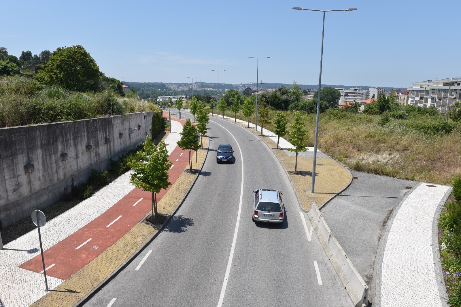 Avenida Papa Francisco, em Leiria, recebe parque de estacionamento