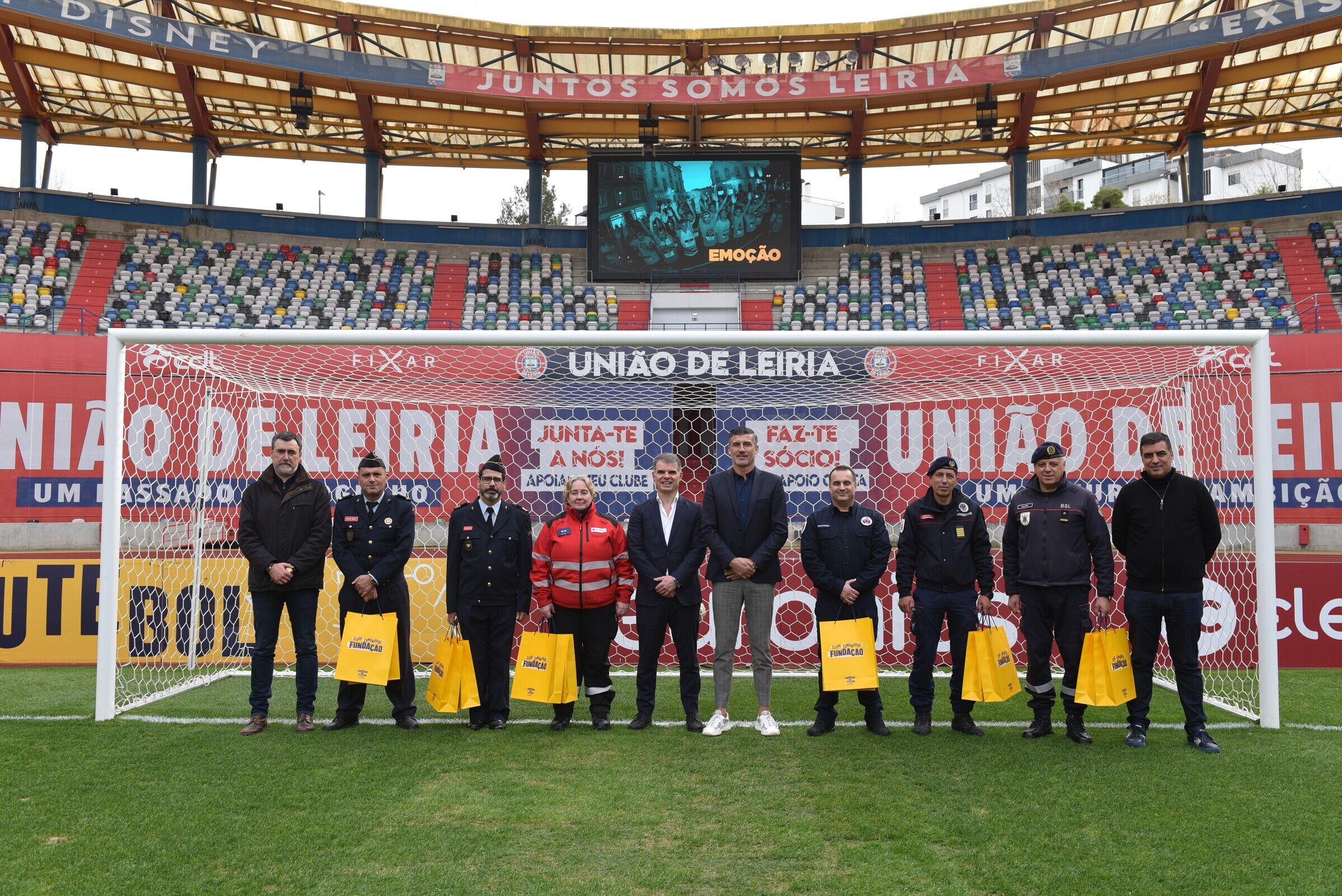 Golos da Taça da Liga convertidos em rádios SIRESP para Bombeiros e Cruz Vermelha de Leiria