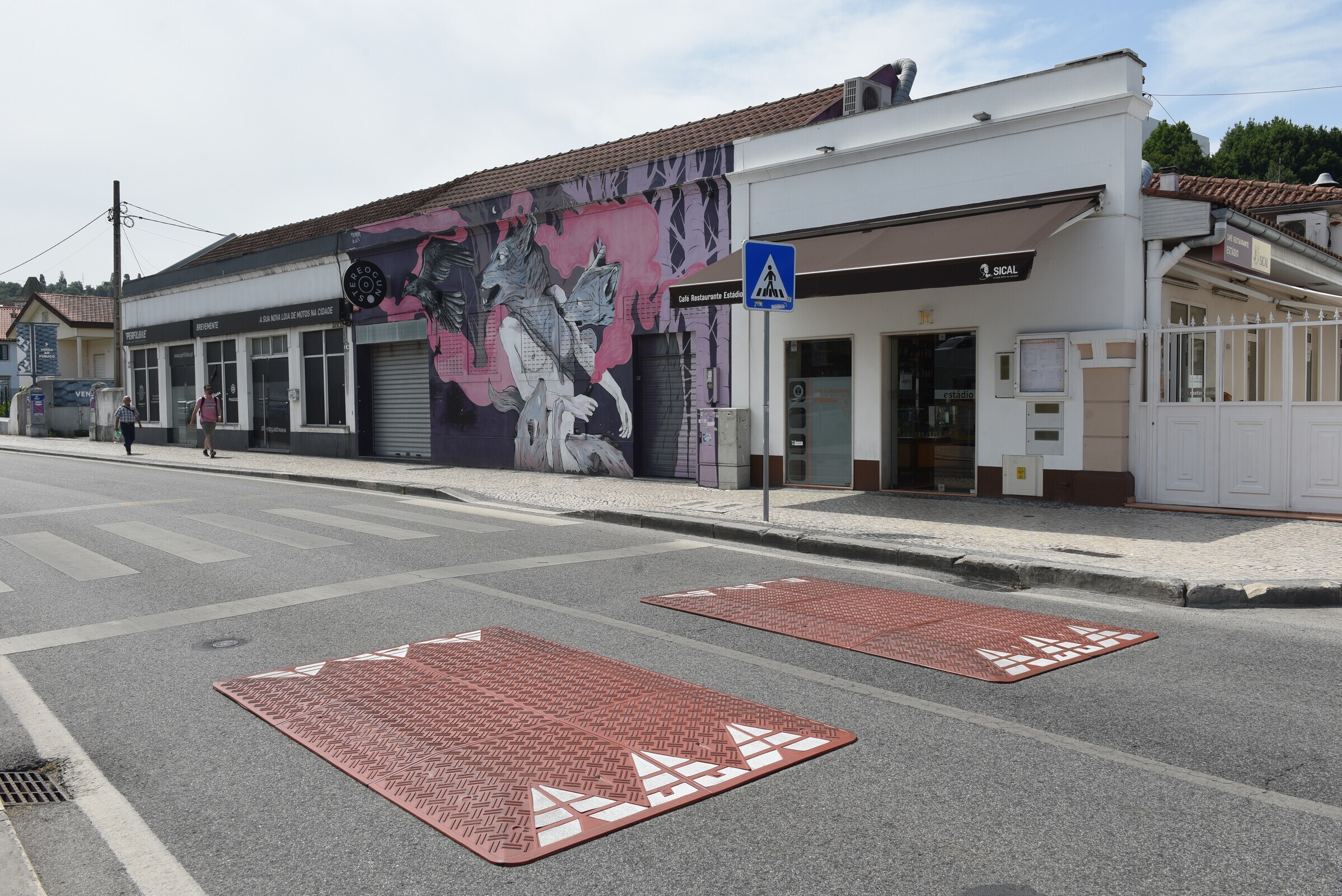 Município de Leiria reforça medidas para aumentar a segurança rodoviária com instalação de Almofa...