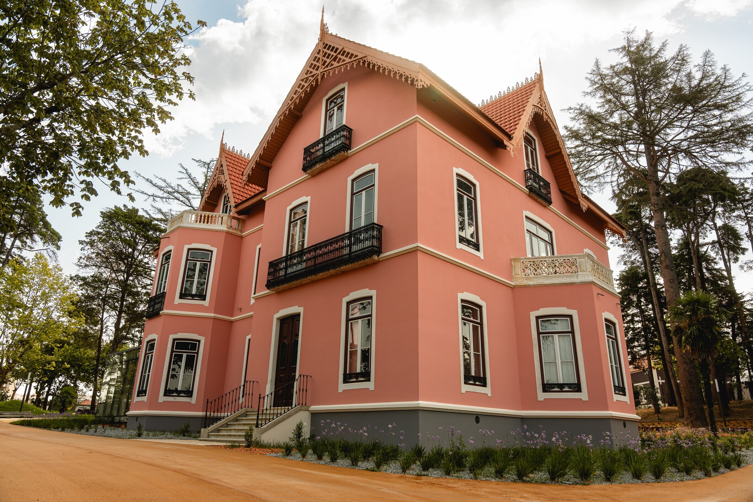 Centro de Artes Villa Portela abre portas com “Sonho Manifesto”, exposição da Coleção de Arte Con...